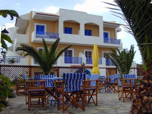 Mike's Beach Apartments & Studios