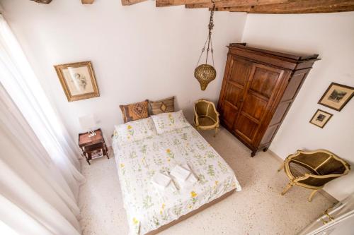 a bedroom with a bed and a wooden cabinet at Ca' Drio San Marco in Venice