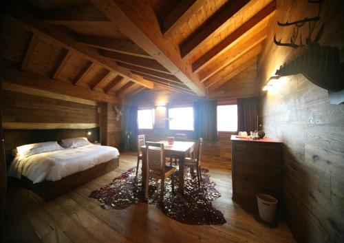 a bedroom with a bed and a table and chairs at Locanda Sensi in Rivergaro