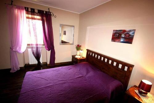 Postel nebo postele na pokoji v ubytování Villa Violica, Karnevali