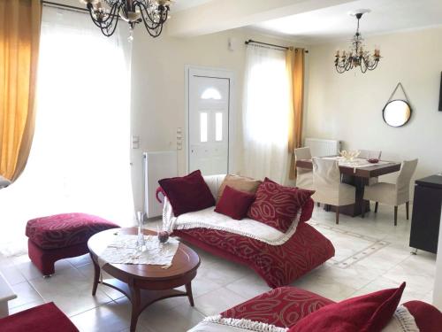 a living room with a couch and a table at Amazing House in Kiato near the Beach in Kiáton