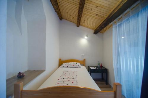 Postel nebo postele na pokoji v ubytování Traditional Piran house