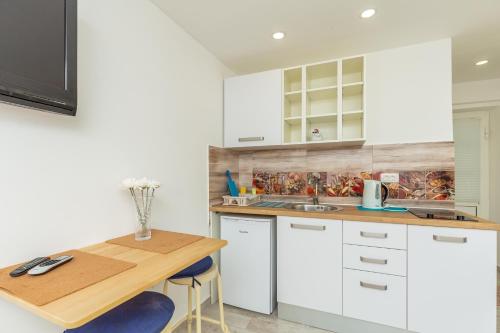 Η κουζίνα ή μικρή κουζίνα στο Apartments Zore Glavinić