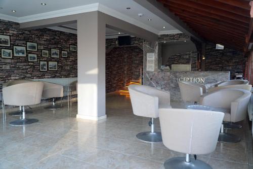 Ruang duduk di Boss 2 Hotel