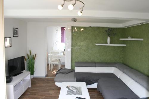 a living room with a couch and a tv at Koserow Ferienwohnung Fam. Jäger 400m zum Strand in Ostseebad Koserow