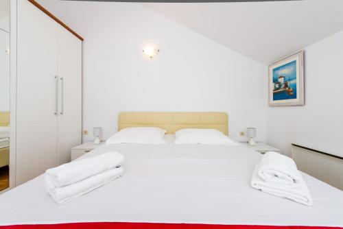 Postel nebo postele na pokoji v ubytování Mediterranean Blue Apartments