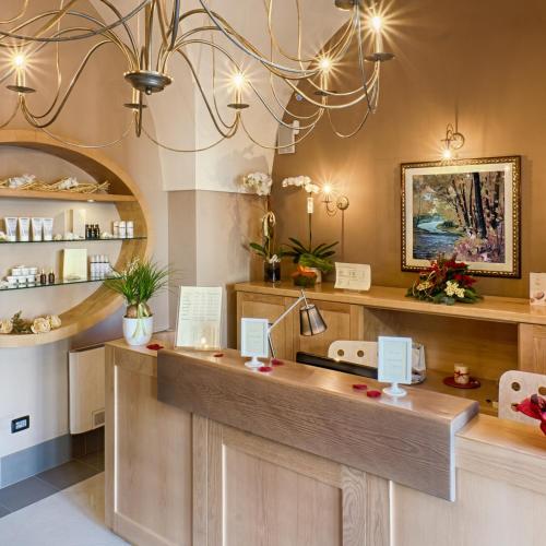 a salon with a reception desk with a chandelier at Dimora Nettare in Brindisi