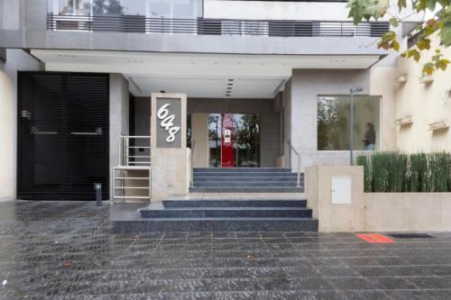 Facaden eller indgangen til Sathya