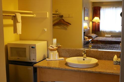 Kúpeľňa v ubytovaní San Luis Inn and Suites