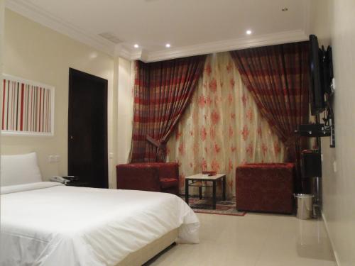 صورة لـ Marina Royal Hotel Suites في الكويت