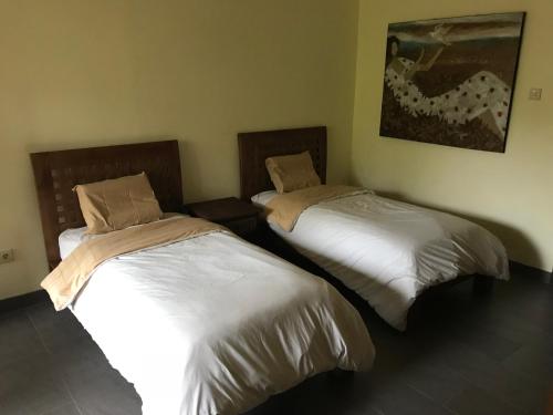 En eller flere senge i et værelse på Villa Serendah Senggigi