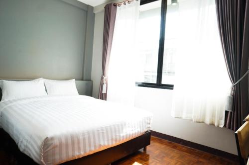 Ένα ή περισσότερα κρεβάτια σε δωμάτιο στο Lux Rooms Night Bazaar