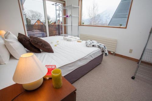 Postel nebo postele na pokoji v ubytování Shirokuma Chalet #2