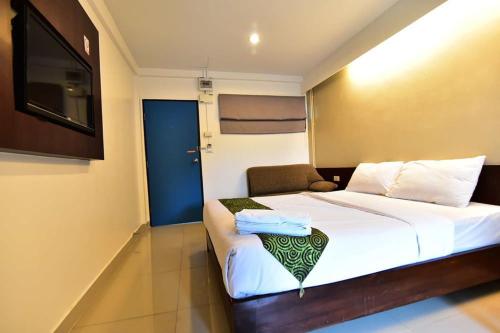a bedroom with a bed and a blue door at Floral Shire Suvarnabhumi Airport in Lat Krabang