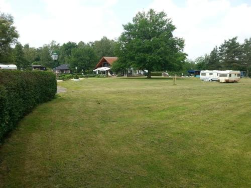 Κήπος έξω από το Campingplatz Blauer See