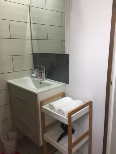 a bathroom with a sink and a mirror at Côté Volcan in La Plaine des Cafres
