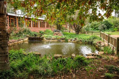 Taman di luar Grey Goose Game Lodge