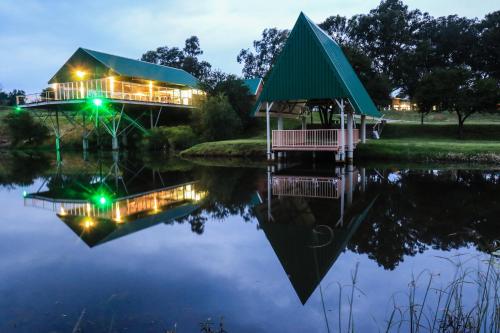 Permandangan sungai dekat dengan lodge