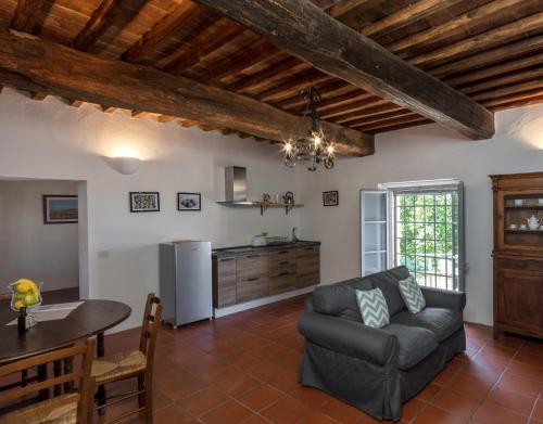 a living room with a couch and a table at Tenuta della Selva in Murlo