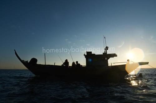 a boat in the water with people on it at Nhi Lo Home Stay in Tân Hiệp