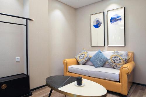 a living room with a couch and a table at Li River Resort Villa Hotel in Guilin