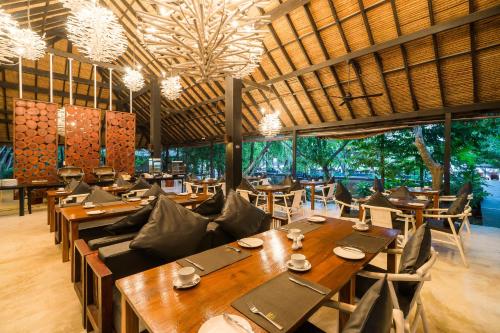 Restorāns vai citas vietas, kur ieturēt maltīti, naktsmītnē The Sevenseas Resort Koh Kradan