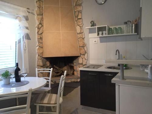 Kuchyň nebo kuchyňský kout v ubytování Apartmani Vela Luka
