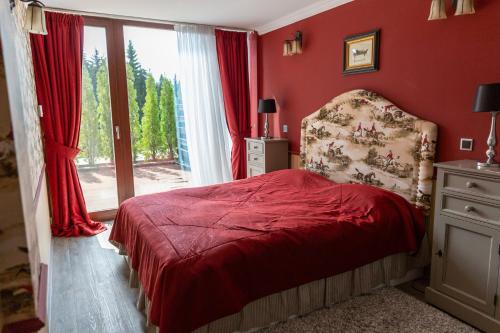 En eller flere senge i et værelse på Silver Mountain 3 Bedroom Apartment