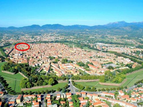 Quaint Mansion in Lucca Town Centre