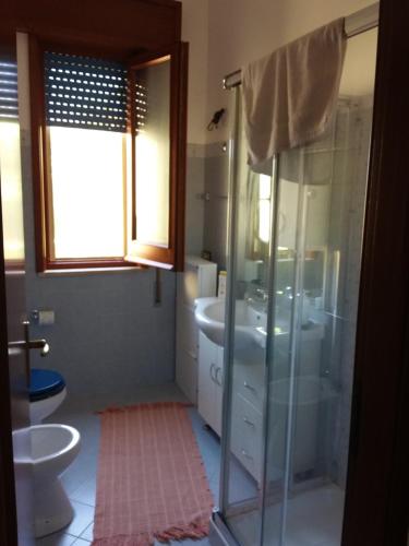 a bathroom with a shower and a toilet and a sink at Casa Vacanze Catalano in Erice