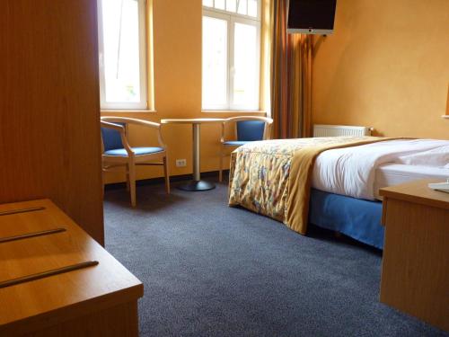 מיטה או מיטות בחדר ב-Les Tilleuls Hotel