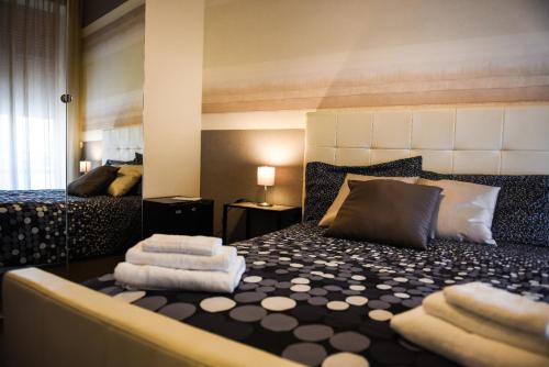 Ένα ή περισσότερα κρεβάτια σε δωμάτιο στο Il Duomo Salerno