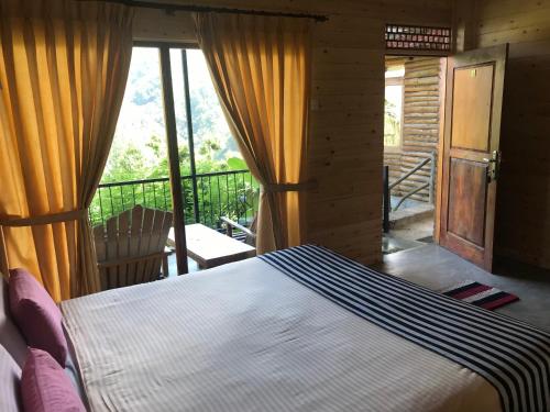 a bedroom with a large bed and a balcony at Country Homes in Ella