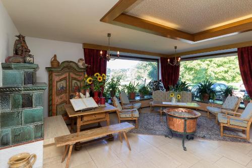 a living room filled with furniture and a fireplace at Landhotel Die Waldschänke in Kochel