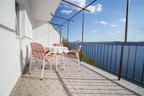 Stanici beach apartments