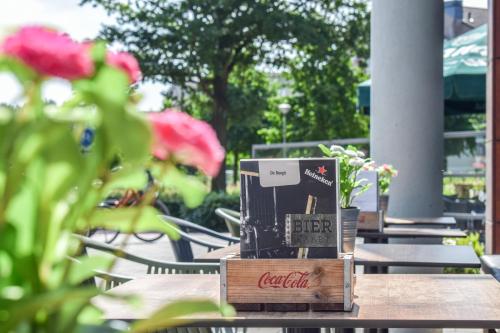a table with a sign that says beef on it at De Borgh in Zevenbergen