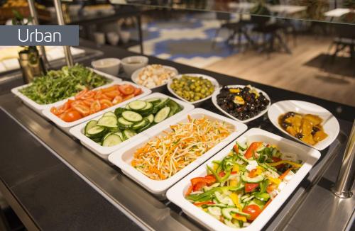 Makanan di atau berdekatan hotel
