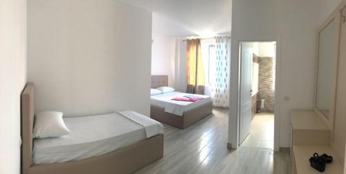Ein Bett oder Betten in einem Zimmer der Unterkunft Hotel Restaurant Univers