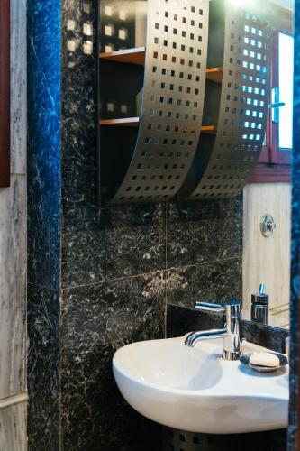 a bathroom with a sink and a mirror at Agios Nikolaos Beach Villas in Agios Nikolaos