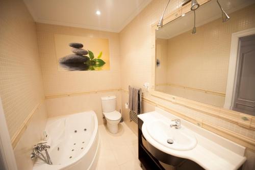 A bathroom at Calle Río de la Pila