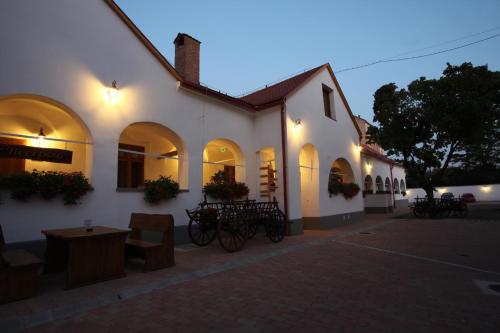 a building with bikes parked outside of it at Régi Posta Hotel és Étterem in Debrecen