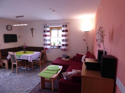 a living room with a couch and a table at Gillingerhof in Chamerau