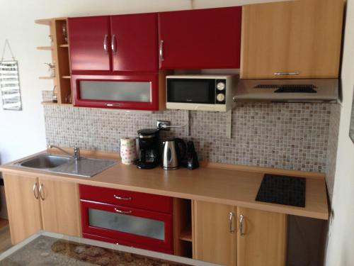 Kuchyň nebo kuchyňský kout v ubytování Apartmani Tatić Štinjan