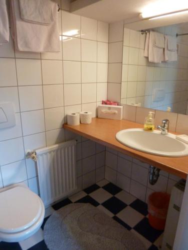ห้องน้ำของ Landhaus am Kurpark