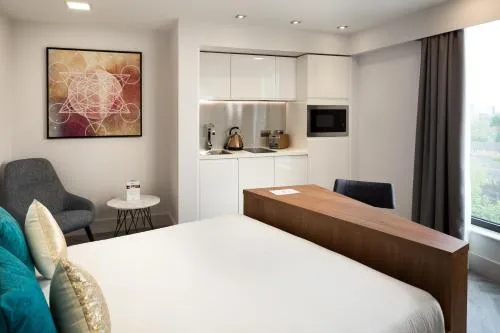 Roomzzz London Stratford photo 13