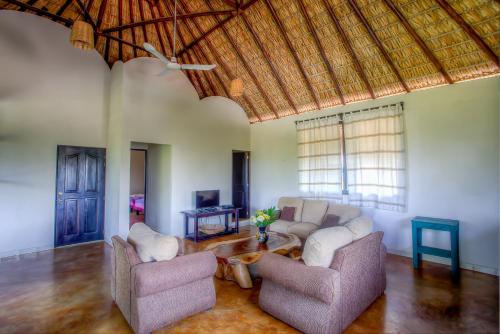 Ruang duduk di Bungalows Oasis