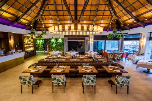 a restaurant with tables and chairs and a large ceiling at Ático con vistas en Vera Playa in Vera