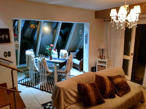 Khu vực ghế ngồi tại Chalé Vale do Bosque