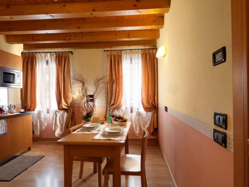 Μια τηλεόραση ή/και κέντρο ψυχαγωγίας στο Hotel & Residence Roma