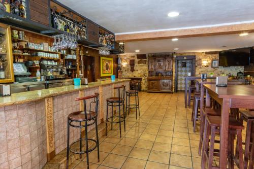 a bar in a restaurant with bar stools at Hotel Peña Pandos in Felechosa